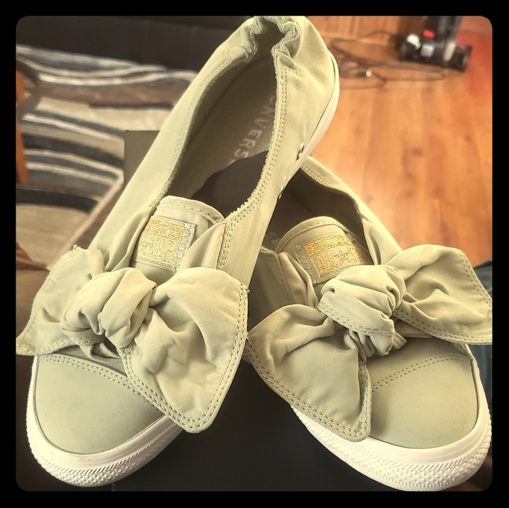 Converse size 9.5.